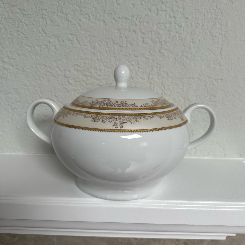 NEW LORREN HOME Trends La Luna 24k Gold Tone Bone China Soup Tureen